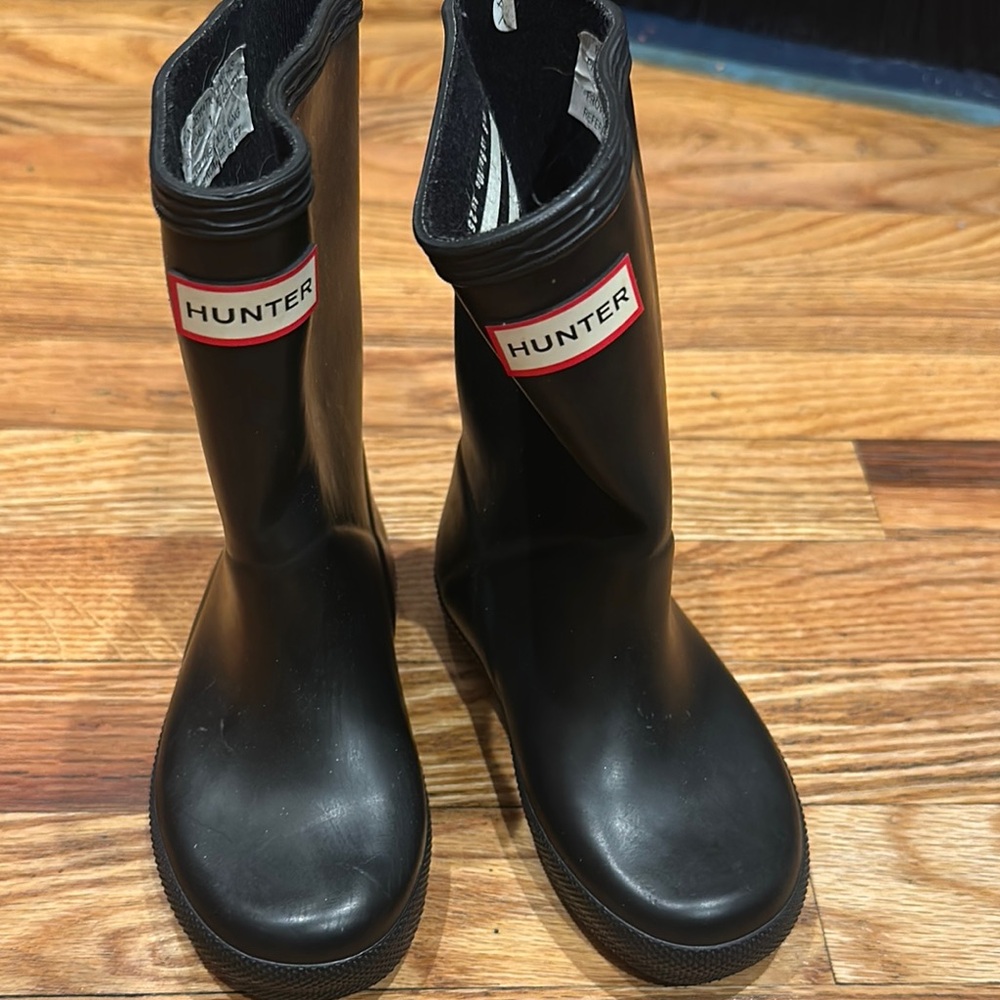 Hunter Black Mid-Height Rubber Rain Boots
